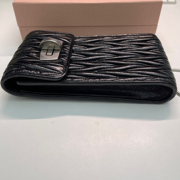 MIU MIU black Matelasse Pattina leather crossbody shoulder phone bag w/box - Picture 6 of 12